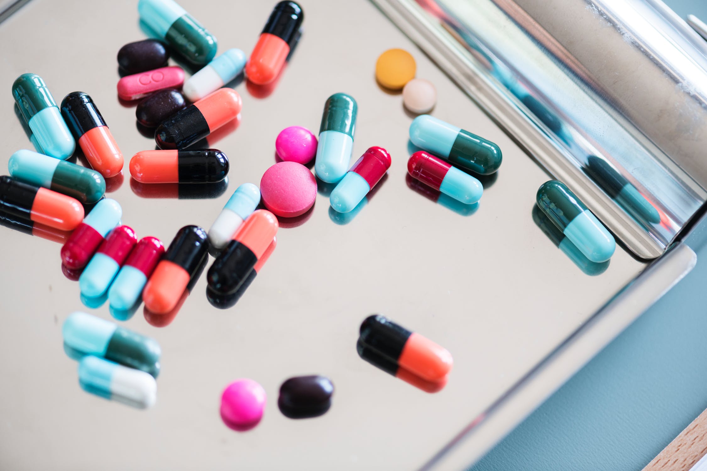 Veselības ministre rosina noteikt konkrētus soļus zāļu cenu samazināšanai