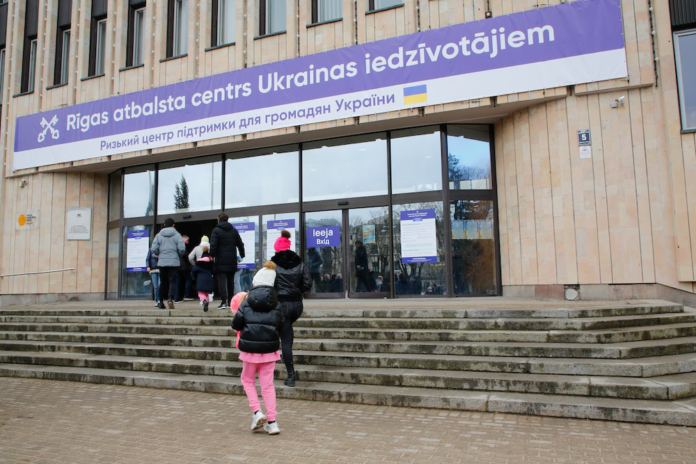 Atbalsta centrā Rīgas Kongresu namā reģistrētas jau vairāk nekā 685 personas no Ukrainas